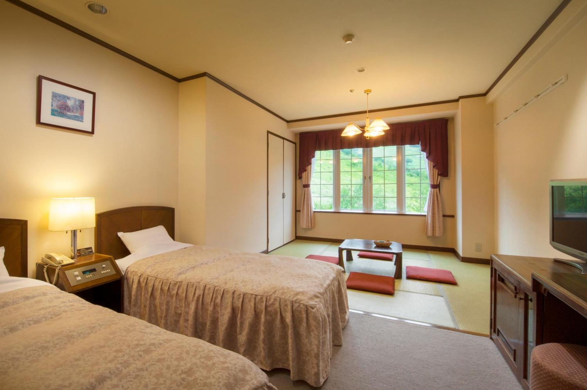 Hotel Green Plaza Hakuba Otari Exterior photo