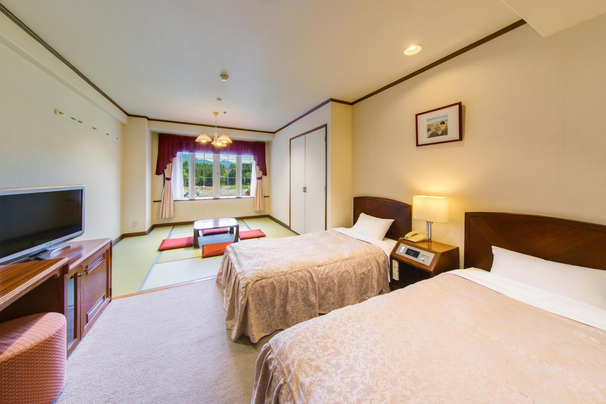 Hotel Green Plaza Hakuba Otari Exterior photo